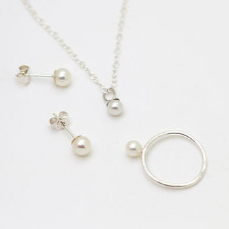 Minimalist Pearl Jewellery Set – Delicate Silver Necklace, Earrings & Ring